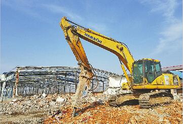 崔寨街道5万平方米违建厂房自拆