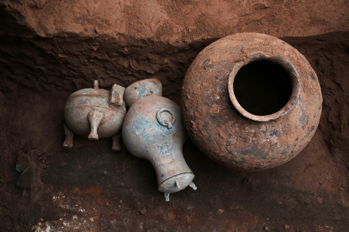 长这样!陕西发现秦人古酒 乳白色透明液体惊现铜壶中