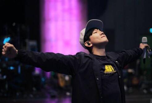 虚脱了！林俊杰带病开唱失手走音 