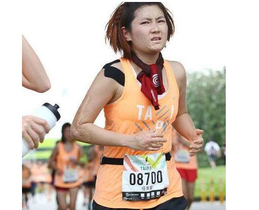 Selina晒照片打脸无良商家，铜锣烧变祛疤膏，拿伤疤做宣传太无耻