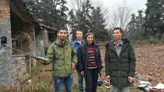 直播中的清流！男子开直播 奔赴多省帮助38名流浪者找到家