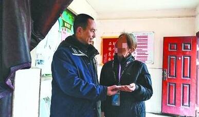 公交车上一部手机引来两名“主人” 机智司机一语识破真相