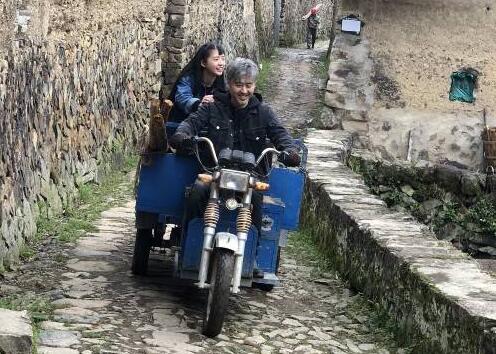 进错剧组?吴秀波拍戏被偶遇 