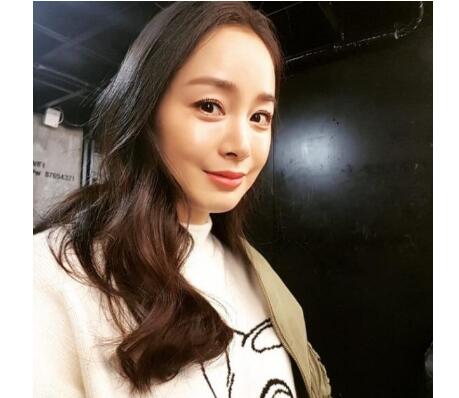 期待!金泰希晒照复出 