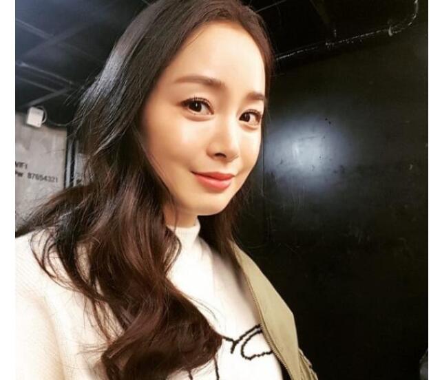 美翻了！金泰希晒照复出 