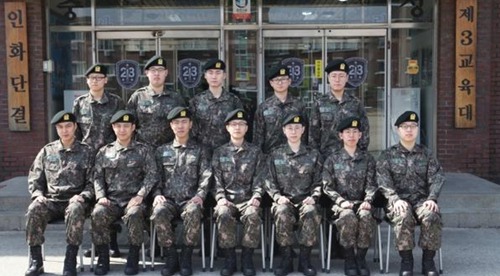 帅气！李敏镐军装照曝光变胖了？