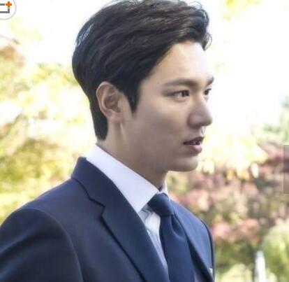 帅气！李敏镐军装照曝光变胖了？