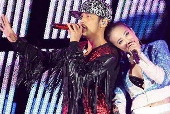 闹场?周杰伦被点歌《倒带》 昆凌面对昔日