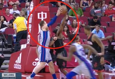 水火不容!哈登遭格里芬垫脚被狂嘘 旧账未清再添新仇被吹1级恶犯