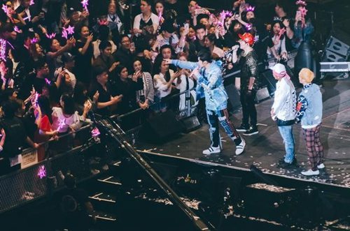 心疼！周杰伦演唱会失声 太拼了巡演六天身体吃不消亮红灯