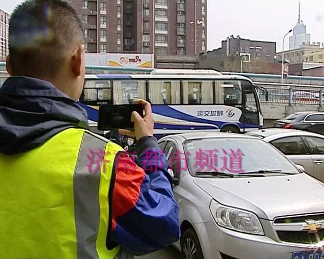 ���϶�С����Υͣ����������ͣ����ʾ���� ˭���ģ�����������