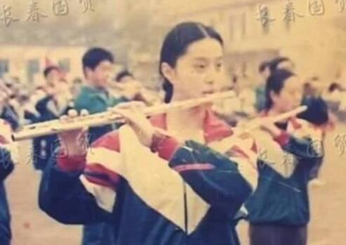天生丽质！范冰冰中学旧照 网友：肤白貌美简直从小美到大