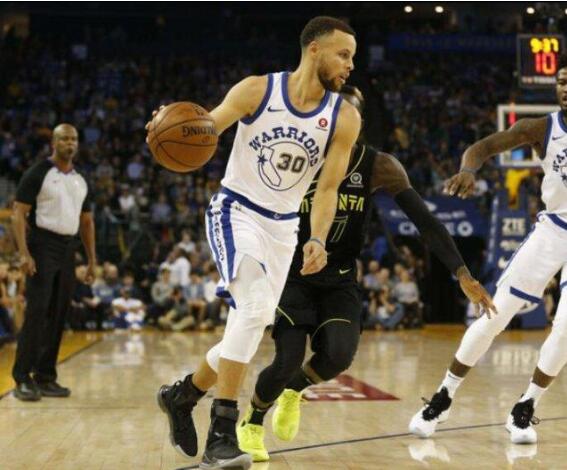 揪心!库里复出再度受伤 久疏战阵被跳起麦基压到左膝提前离场