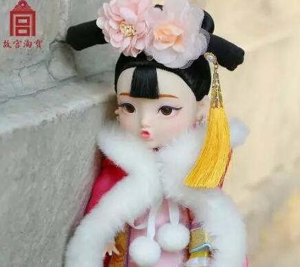 被坑了?俏格格娃娃停售因“撞脸”？售价599元的