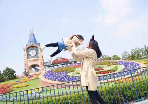 美翻了！张梓琳携女庆生 34岁