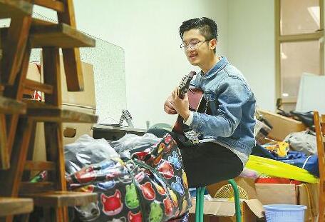 学霸与“网红”之间只隔着一根自拍杆 合唱视频一夜爆红