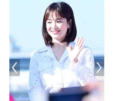 ��̫̫���λ������� ����һ����ɫ��ȹ���¶̷��Ե�����ɰ�