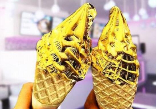 店铺推纯金冰淇淋一个94元 美味冰淇淋用可食用金箔包裹