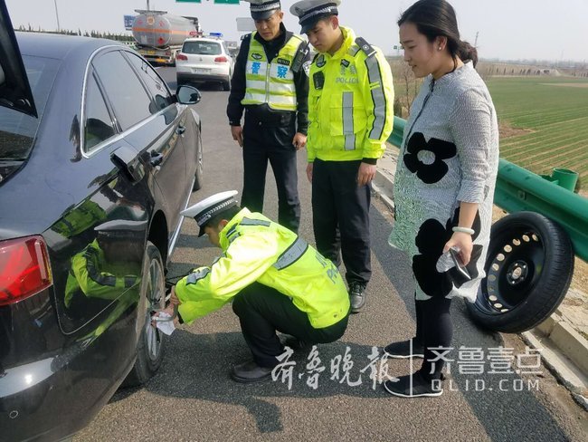 想想都后怕！开着开着 奥迪车在高速上突然爆胎