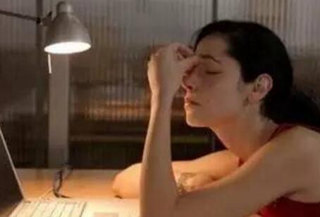 11点后睡的人,白开水里加点它!让熬夜不再“伤肝”