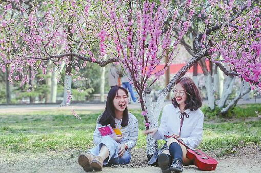夏装亮相 气温“奔三