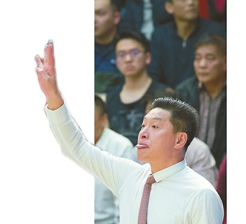 山东男篮季后赛半决赛开局两连客 凯撒的小目标赢一场