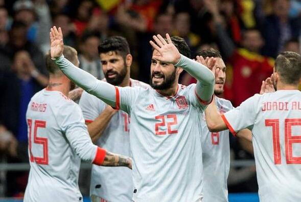 西班牙热身赛中主场6-1屠杀阿根廷 梅西难掩失落提前离开看台