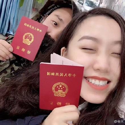 ��ϲ��GAI��Ů�ѽ�� ��˹Ȼ�ֳֽ��֤�����Ҹ�