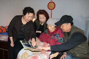 怒赞！30万字护理日记 6位子女24小时轮流值班照料92岁母亲