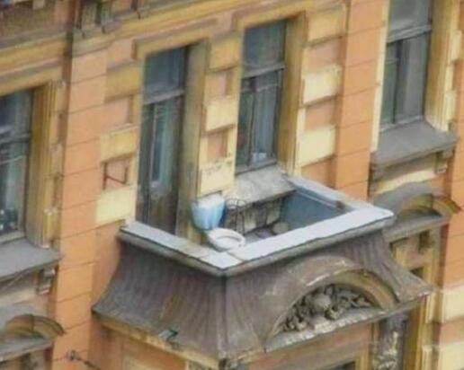 世界上最奇葩的厕所，论脑洞我只服岛国人,竟然发明这种厕所!