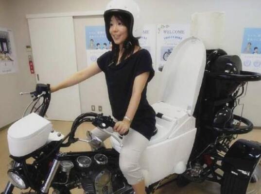 世界上最奇葩的厕所，论脑洞我只服岛国人,竟然发明这种厕所!