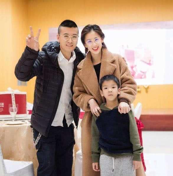 壕过五星酒店!黄圣依家豪宅意外曝光 游乐园游