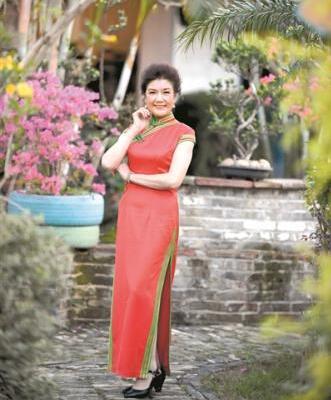 70岁“旗袍奶奶”参加选美赢亚军 从不用昂贵化妆品