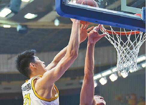 山东男篮破咒靠三巨头，更靠防守