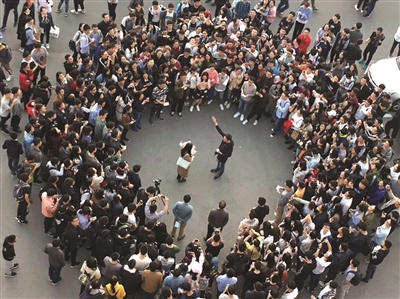 学霸写1800首诗求婚 南航学霸坚持5年为女友写诗表白