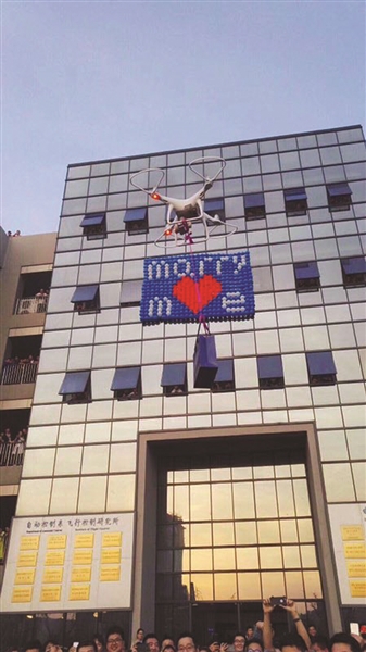 学霸写1800首诗求婚 南航学霸坚持5年为女友写诗表白