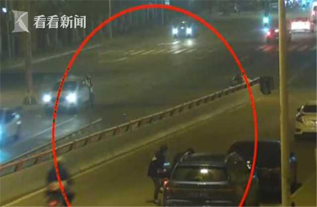 街头惊现高仿罚单 末尾附有缴款码