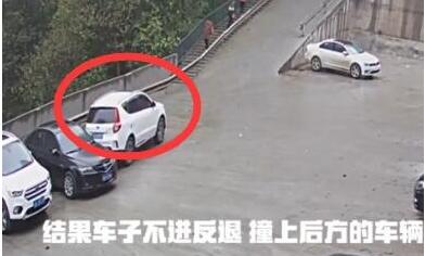 神操作?司机爬坡神操作 围观大妈一脸懵