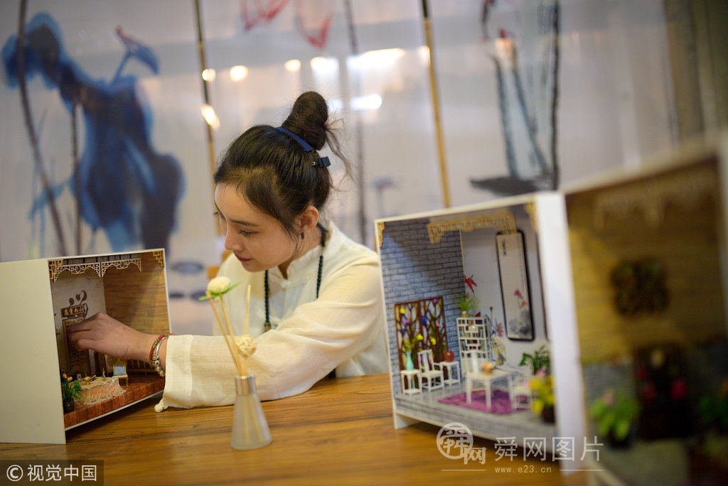 天津“佛系美女”手作阴宅 清明日售十套