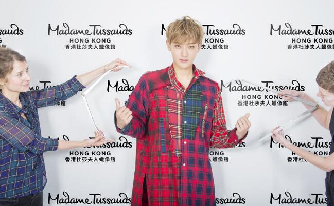 “90后”黄子韬入驻蜡像馆 超模身材与时尚气质呼之欲出