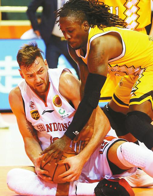 广厦胜山东!山东90:98广厦拱手让出主场优势 输球之夜3大疑问