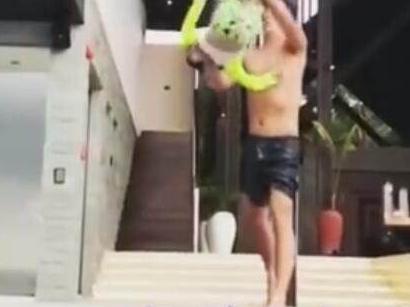 ȷ��������?Jasper����ˮ�� �׵�������¼�⻭�濴��Ī��������