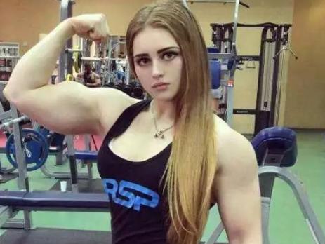 95后女生一身肌肉走红：为找贼练拳钱包故意露外面