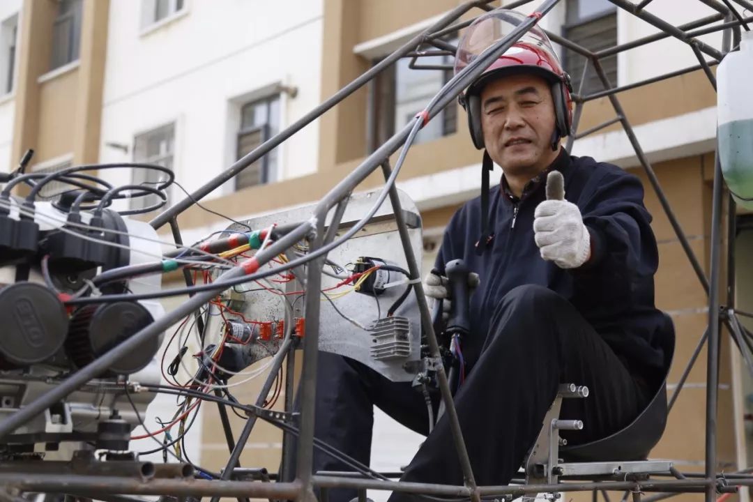 滨州一达人在家造“飞机”!他的心思你肯定猜不到!