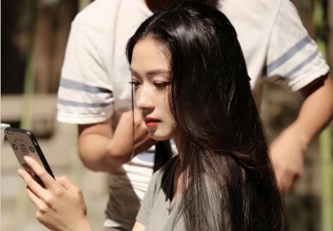 超仙侧颜杀!万茜昔日5月孕肚照 长发齐腰皮肤白皙身材纤细少女感十足