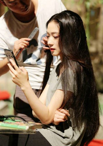 万茜长发孕照热议 网友：仙女怀孕原来都是这样的