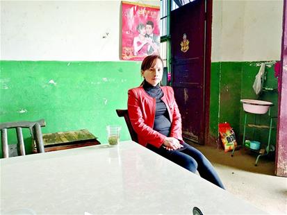 我不能丢他的人！女子举债替亡夫发工钱 