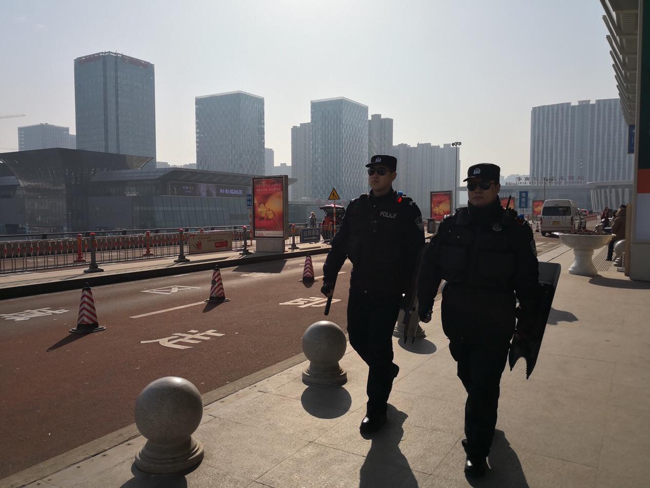 清明假期出行忙 济铁特警来护航