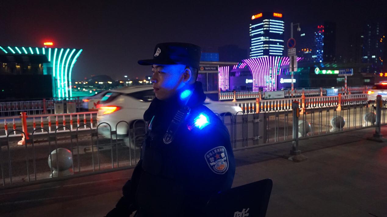 清明假期出行忙 济铁特警来护航