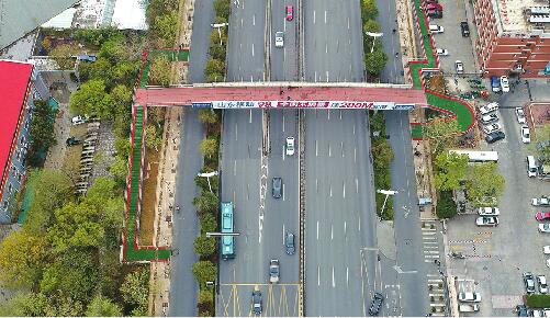 经十路第17座过街天桥有谱了 济南过街天桥的经十路样本调查